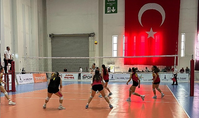 İzmir Büyükşehir Belediyesi ile Türkiye Voleybol Federasyonu'nun iş birliğiyle düzenlenen