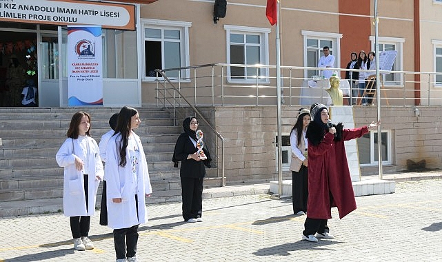Kahramankazan Kız Anadolu İmam Hatip Lisesi bahçesinde başlayan programa Kahramankazan