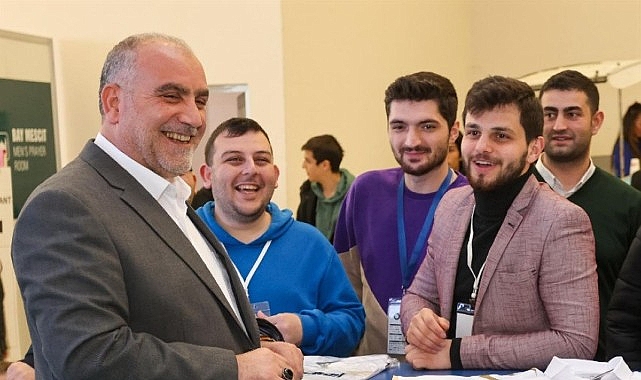 Canik Belediye Başkanı İbrahim Sandıkçı, eğitime yönelik destekleri aralıksız bir