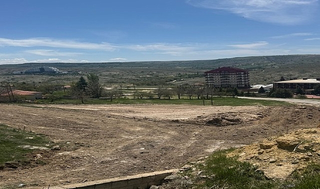 Cimcime Otel’in alt kısmı ile Bonjour Otel’in üst kısmında yer
