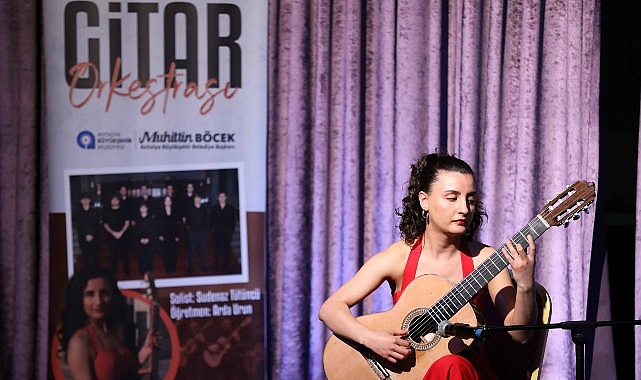 Antalya Büyükşehir Belediyesi İsmail Baha Sürelsan Konservatuvarı gitar bölümü öğrencileri,