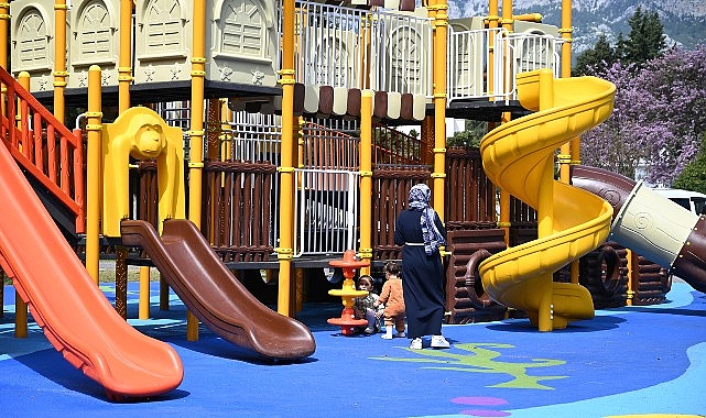 Kemer Belediyesi Park ve Bahçeler Müdürlüğü ekipleri, Mustafa Ertuğrul Aker