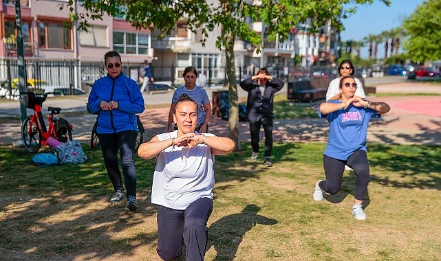 Konak Belediyesi’nin gelenekselleşen etkinliği ‘Açık Havada Sabah Sporu’ on ayrı