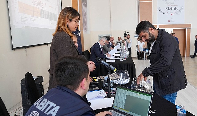 Keçiören Belediyesi tarafından Bağlum Karşıyaka Mahallesi’ne kurulan kurban pazarında besicilerin