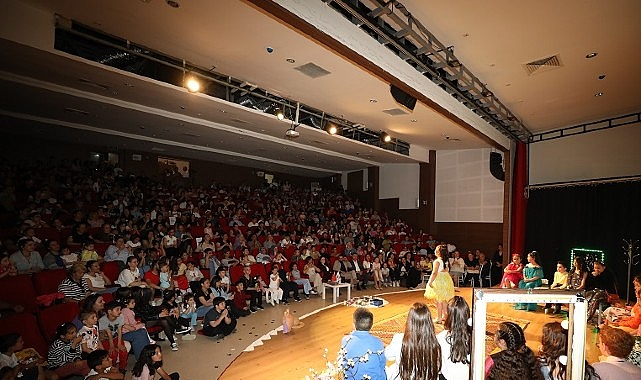 Menderes Belediyesi Çocuk Tiyatrosu ‘Bir Zamanlar “Ünlü”ydüm’ adlı Yeşilçam müzikal
