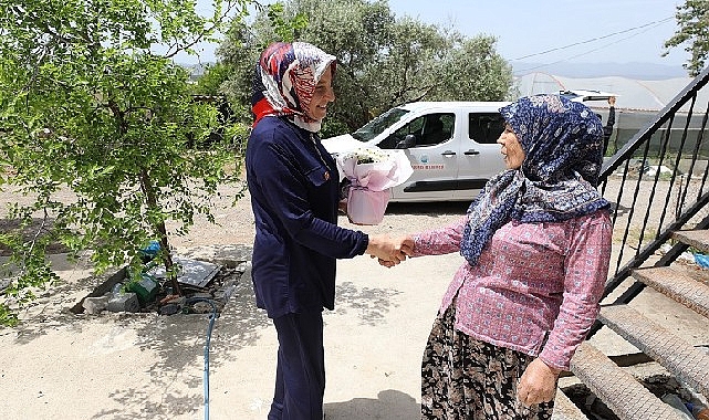 Menderes Belediyesi, Anneler Günü münasebetiyle şehit annelerini ziyaret ederek günlerini