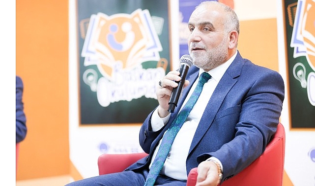 'Başkan Okulumda' programıyla öğrencilerle buluşan Canik Belediye Başkanı İbrahim Sandıkçı,