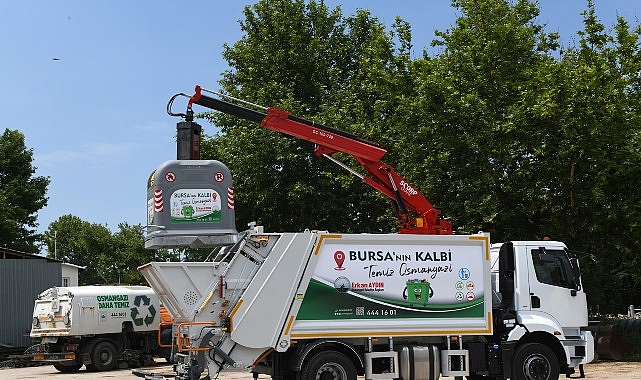 Osmangazi Belediyesi, koku, bakteri ve çöp suyu oluşumunun önüne geçerek