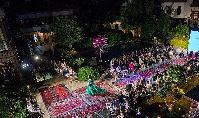 Antalya Fashion Week, birbirinden renkli defilelerle devam ediyor. Etkinliğin dördüncü gününde gerçekleştirilen Gökhan
