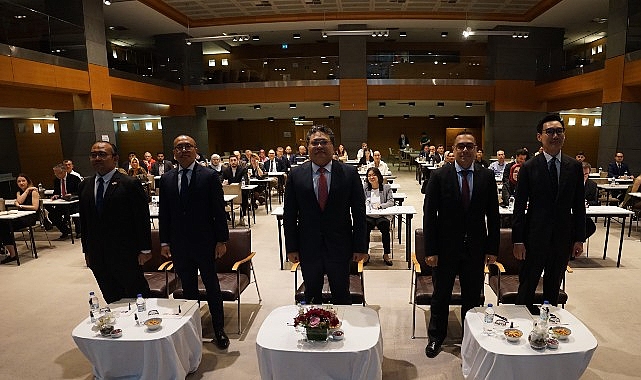 Seminerin açılış konuşmasını gerçekleştiren Malezya’nın Türkiye Büyükelçisi Sazali Mustafa Kamal,