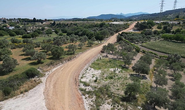 Urla Belediyesi ilçe genelinde trafiği rahatlatmak için çalışmalarına hız kesmeden