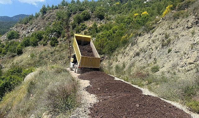 Kemer Belediyesi Fen İşleri Müdürlüğü ekipleri, Yayla Kuzdere’de bozulan ve