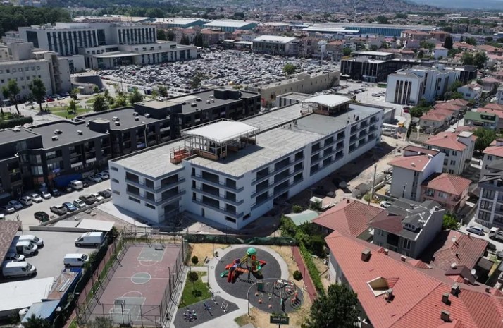 Sakarya Büyükşehir Belediyesi’nin hastaneler bölgesinde inşa ettiği 530 araçlık katlı