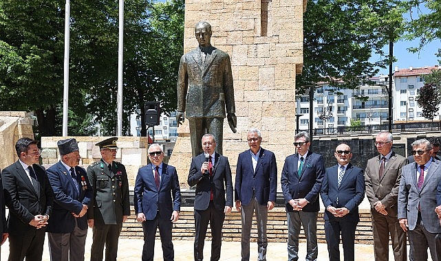 Belediyemiz tarafından çevre düzenleme ve zemin yenileme çalışması yapılan Cumhuriyet