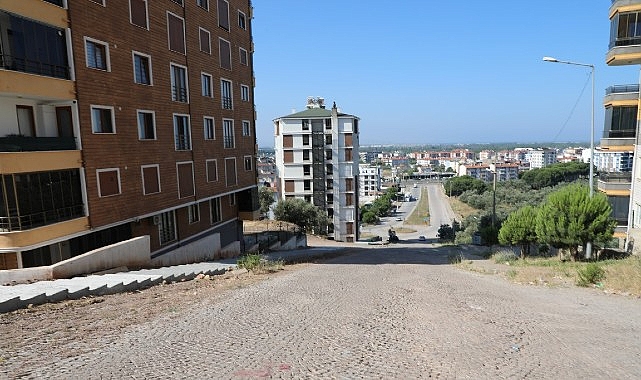 Edremit merkezde yüksek noktada bulunan Atatürk Mahallesi’nde, yokuşlu yollar nedeniyle