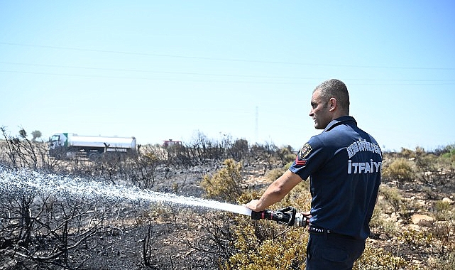Didim ilçesi Fevzipaşa Mahallesi’nde makilik alanda çıkan yangına Aydın Büyükşehir