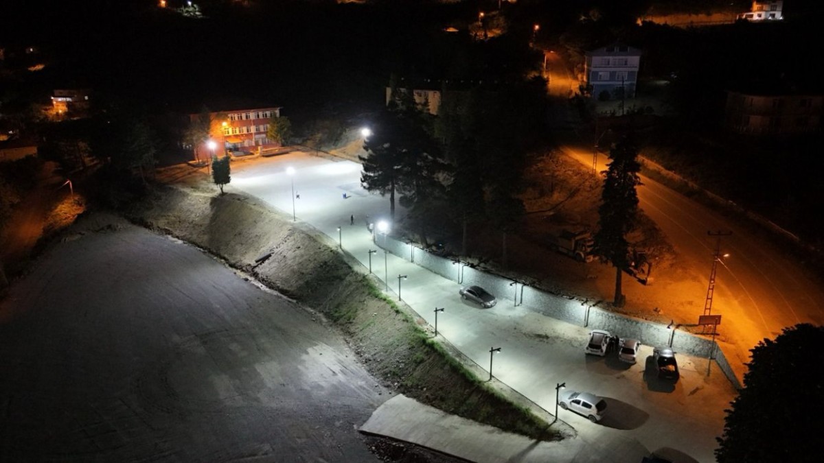Ordu Büyükşehir Belediyesi’nin yürüttüğü aydınlatma çalışmaları aralıksız devam ediyor. İlçe