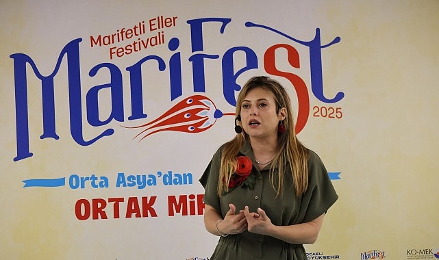 Kocaeli Kongre Merkezi’nde gerçekleştirilen MARİFEST25’te çocuklarla bir araya gelen çocuk