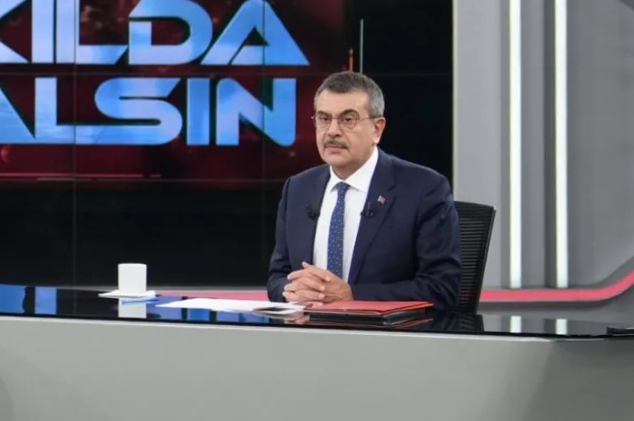 Millî Eğitim Bakanı Yusuf Tekin, katıldığı bir televizyon canlı yayınında