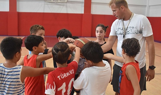 Balçova Belediyesi’nin eğlenceli kursları barındıran geleneksel yaz spor okulu, 30