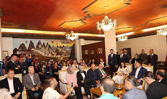 Belediye Başkanı Rasim Arı, Ramazan Bayramı dolayısıyla düzenlenen bayramlaşma programlarına