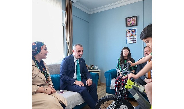 Kocaeli Büyükşehir Belediye Başkanı Doç.Dr.Tahir Büyükakın, AK Parti Kocaeli İl