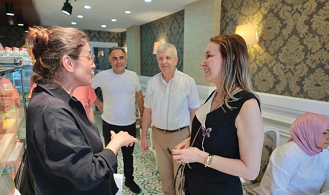 Konak Belediye Başkanı Nilüfer Çınarlı Mutlu, Kurban Bayramı dolayısıyla işyerlerini