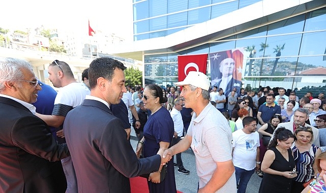 Bayraklı Belediye Başkanı İrfan Önal, Kurban Bayramı dolayısıyla düzenlenen törende