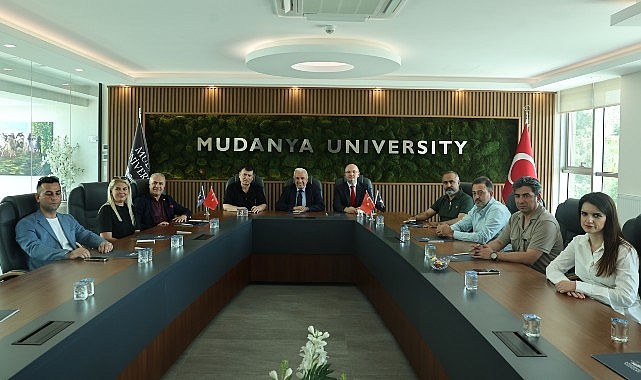 Nilüfer Belediye Başkanı Şadi Özdemir, ilçedeki özel eğitim kurumlarının temsilcileri