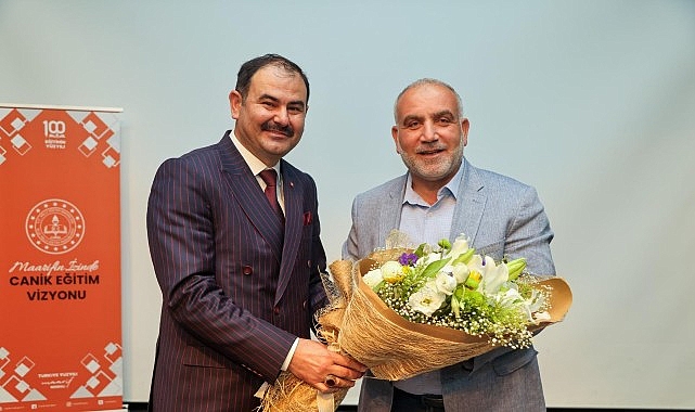 Öğretmenlerle bir araya gelen Canik Belediye Başkanı İbrahim Sandıkçı, "Geleceğin