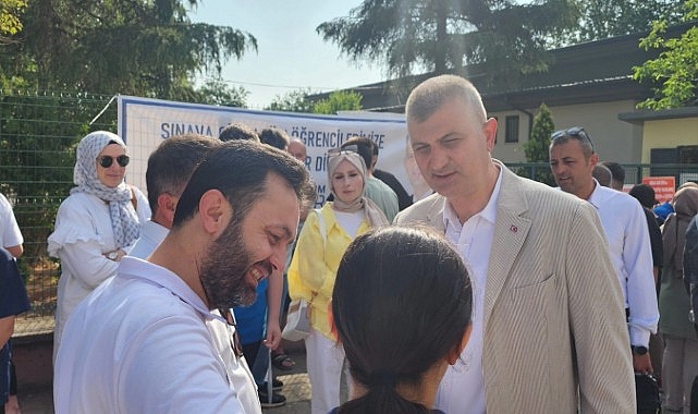 Gölcük Belediyesi, Liseye Geçiş Sistemi Sınavı'na (LGS) giren öğrencileri yine