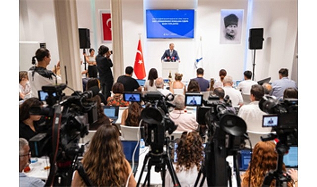 İzmir Büyükşehir Belediye Başkanı Dr. Cemil Tugay, belediyenin personel sayısını