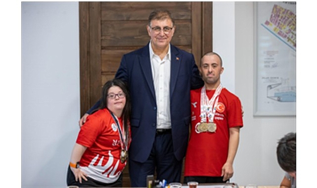 İzmir Büyükşehir Belediye Başkanı Dr. Cemil Tugay, bu yıl dünya