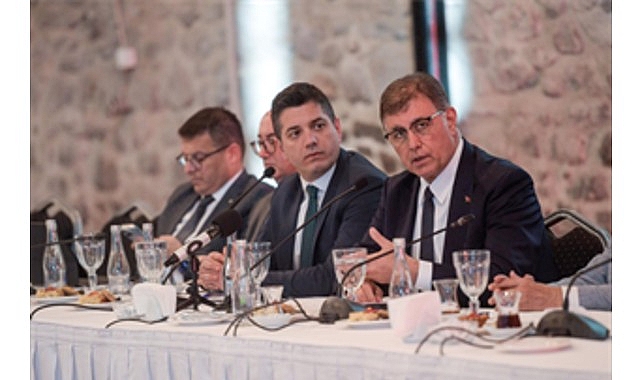 İzmir Büyükşehir Belediye Başkanı Dr. Cemil Tugay İzmir Ekonomik Kalkınma