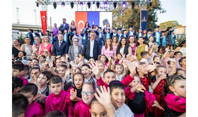 İzmir Büyükşehir Belediyesi Yuvamız İzmir Çocuk Etkinlik Merkezleri’nde mezuniyet sevinci