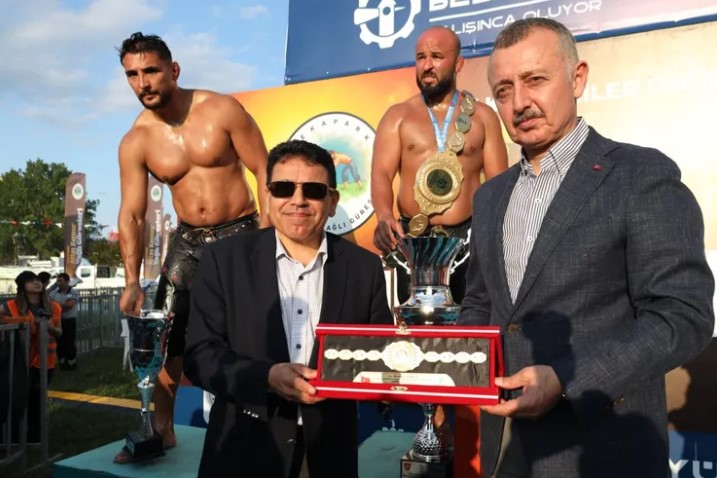 Kocaeli Büyükşehir Belediye Başkanı Tahir Büyükakın, 17. Sekapark Altın Kemer