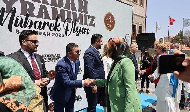 Nevşehir Belediye Başkanı Rasim Arı, Kurban Bayramı dolayısıyla düzenlenen bayramlaşma
