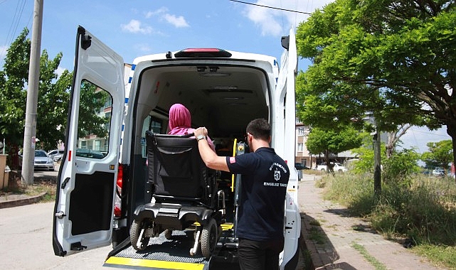 Büyükşehir Belediyesi, özel donanımlı 15 adet “Engelsiz Taksi” filosuyla engelli