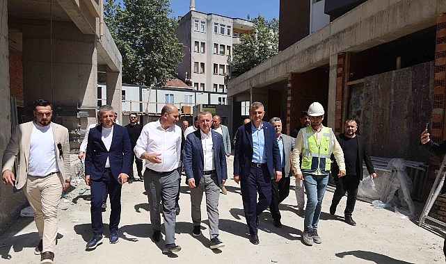 Kocaeli Büyükşehir Belediye Başkanı Doç.Dr.Tahir Büyükakın, Kocaeli’ni el birliği ile