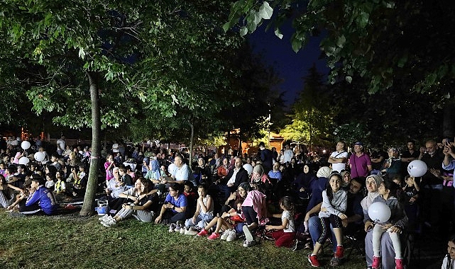 Kocaeli Büyükşehir Belediyesi Bando Takımı, Körfez Sahili’nde gerçekleştirdiği konserle vatandaşlara