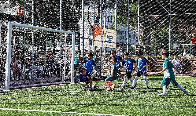 Antalya Büyükşehir Belediyesi’nin çocuklara yönelik spor faaliyetleri kapsamında düzenlediği Futbol