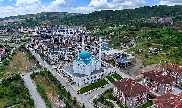Kocaeli Büyükşehir Belediyesi, şehrin önemli simgelerinden Derince Ahmet Yesevi Camii