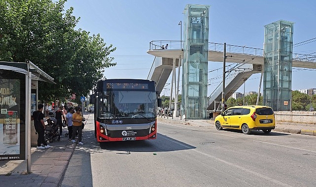 Antalya Büyükşehir Belediyesi, şehir içi toplu taşıma hizmetlerinde önemli bir