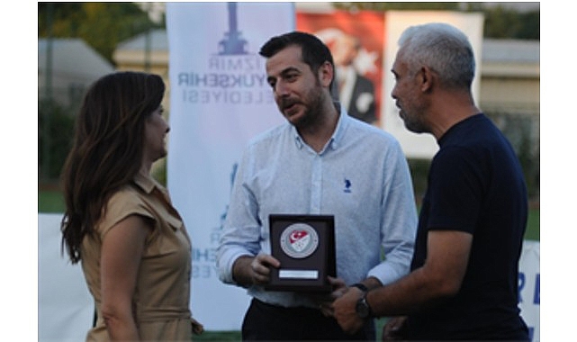 İzmir Büyükşehir Belediyesi’nin hem isim sponsoru olduğu hem de malzeme
