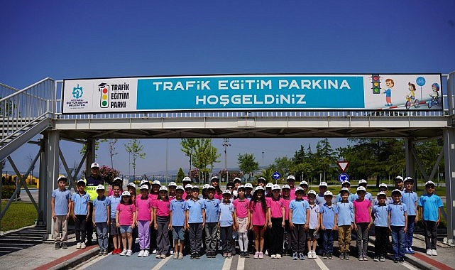 Kocaeli Büyükşehir Belediyesi’nin geleceğin bilinçli yaya ve sürücülerini yetiştirmek amacıyla