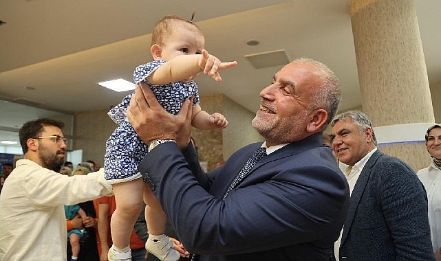 Canik Belediyesi'nin ilçede gerçekleştirdiği Kurban Bayramı Bayramlaşma Programı'nda bayram sevinci