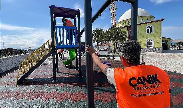 Canik Belediye Başkanı İbrahim Sandıkçı, yeni oyun gruplarının yer aldığı