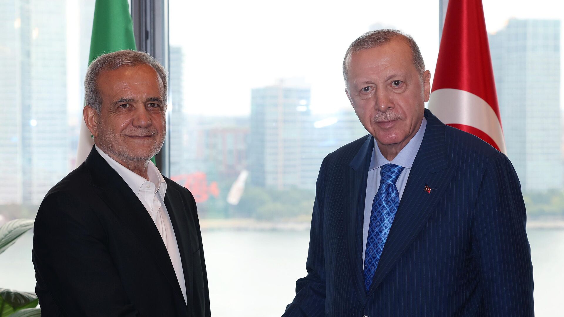 Cumhurbaşkanımız Recep Tayyip Erdoğan, İran Cumhurbaşkanı Mesud Pezeşkiyan ile telefon