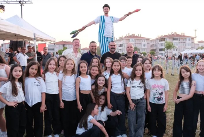 Uzunköprü’de gerçekleşen Çocuk Festivali, Edirne’nin dört bir yanından gelen miniklerin