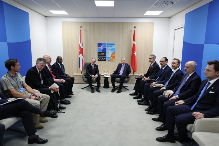 erdogan-ve-starmer-laheyde-bir-araya-geldi